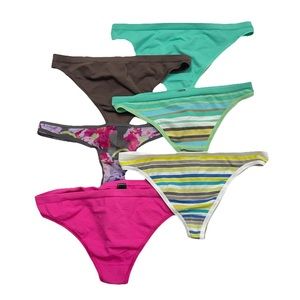 Body by Victoria’s Secret thong lot size M